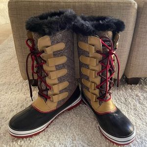 New Lands Lace Up Boots Sz 10